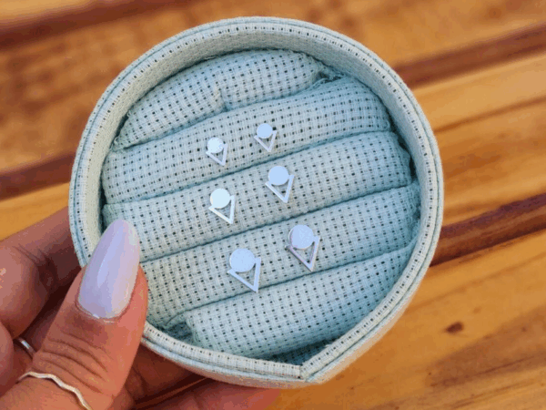 Como escolher o trio de brinco de prata ideal para o seu estilo?