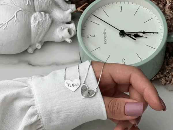 Por que o escapulário de prata faz tanto sucesso entre as mulheres?