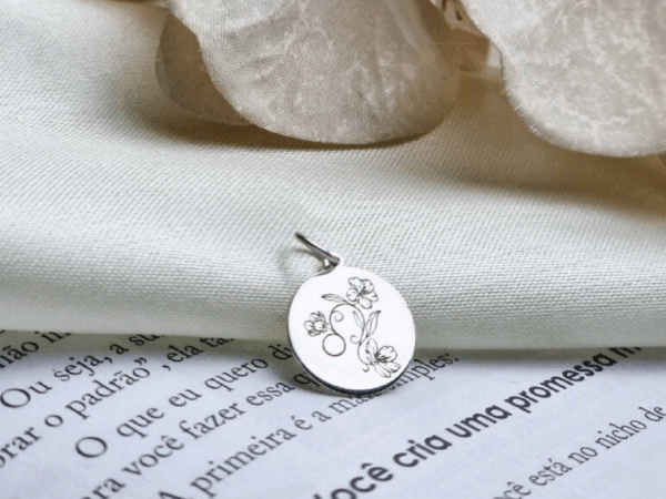 Quais as maneiras de personalizar um pingente de prata?