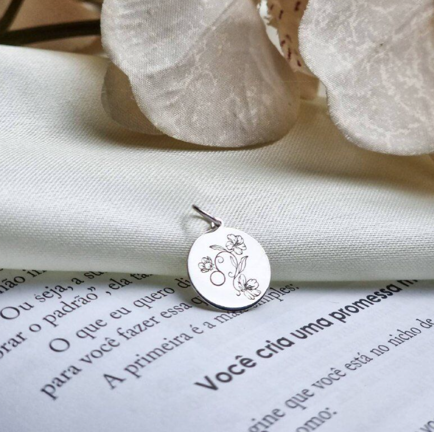 Quais as maneiras de personalizar um pingente de prata?